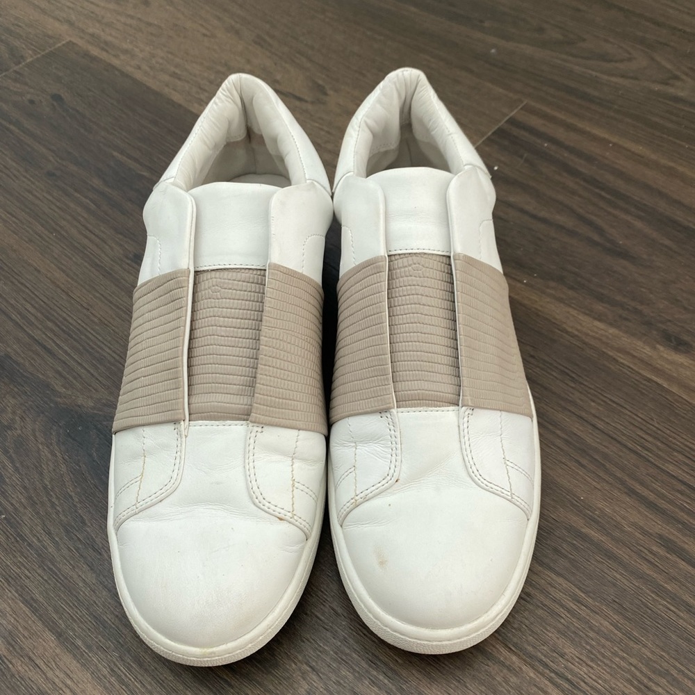 Vince tennis shoes 8.5